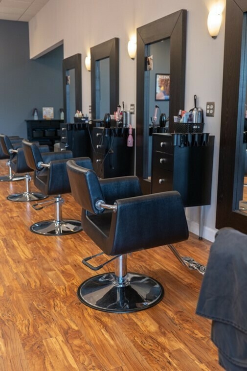 Featured image for Refinery Hair Co. Success Story: The Hybrid Business Model  post