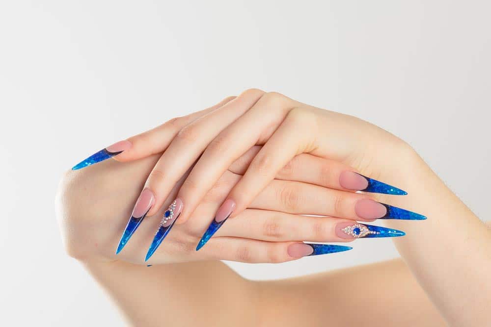 The Nail Art Stripes Back: Trendy Manicure Ideas #101